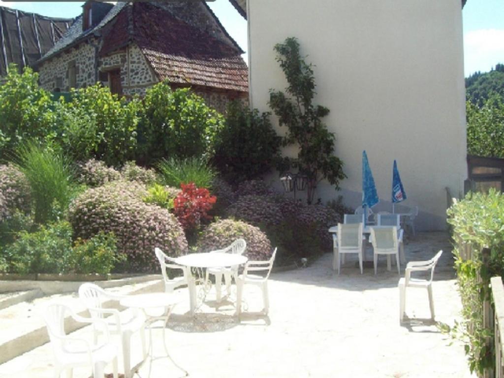 Logis Hotel Les Tilleuls Saint-Cirgues-de-Jordanne Zewnętrze zdjęcie