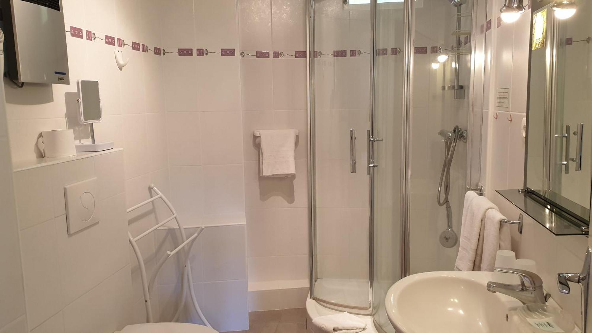 Logis Hotel Les Tilleuls Saint-Cirgues-de-Jordanne Zewnętrze zdjęcie