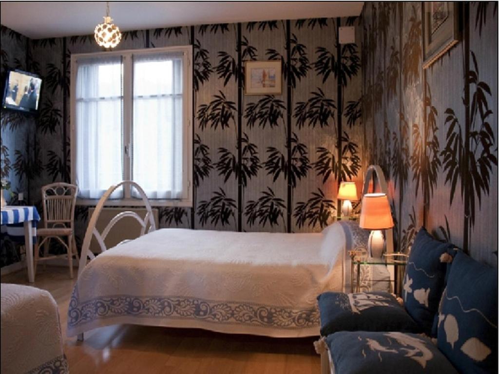 Logis Hotel Les Tilleuls Saint-Cirgues-de-Jordanne Pokój zdjęcie