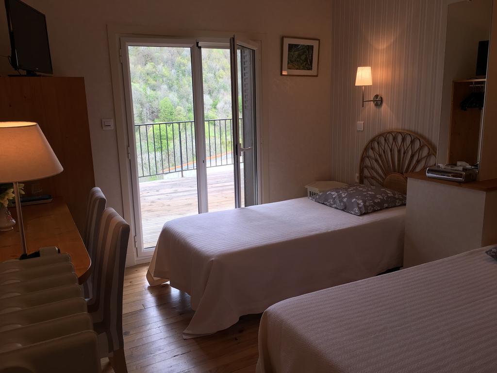 Logis Hotel Les Tilleuls Saint-Cirgues-de-Jordanne Zewnętrze zdjęcie