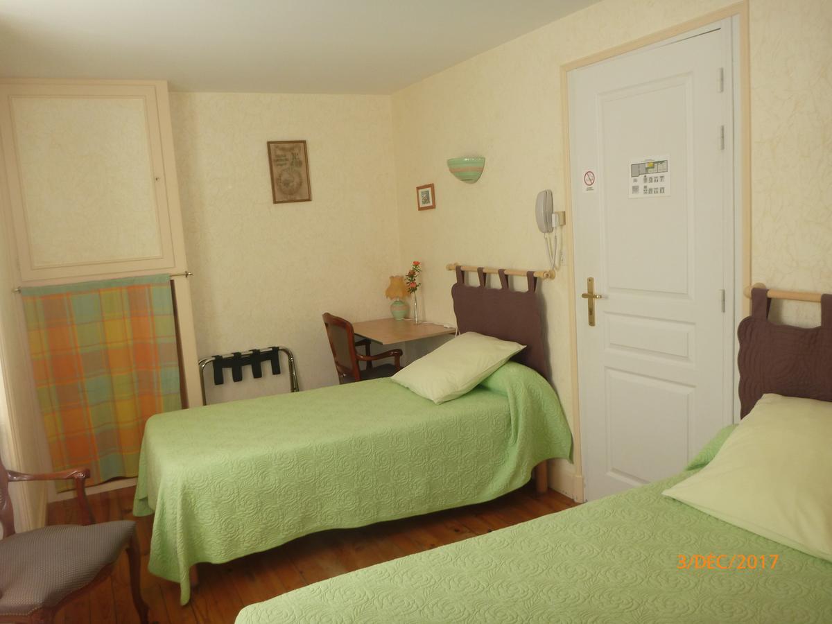 Logis Hotel Les Tilleuls Saint-Cirgues-de-Jordanne Zewnętrze zdjęcie