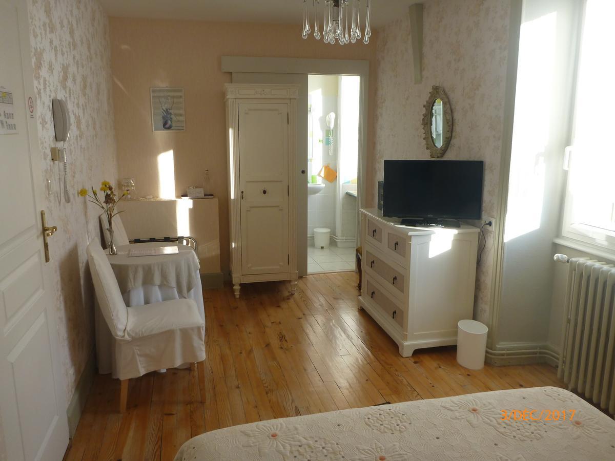 Logis Hotel Les Tilleuls Saint-Cirgues-de-Jordanne Zewnętrze zdjęcie