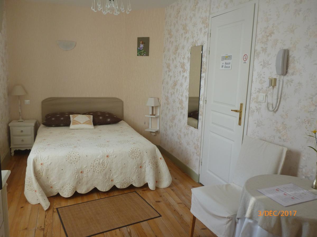 Logis Hotel Les Tilleuls Saint-Cirgues-de-Jordanne Zewnętrze zdjęcie