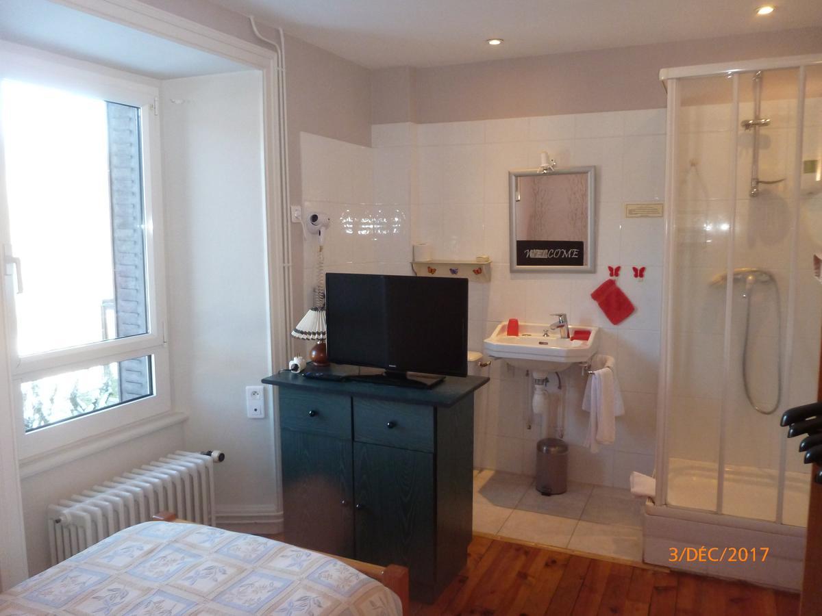 Logis Hotel Les Tilleuls Saint-Cirgues-de-Jordanne Zewnętrze zdjęcie